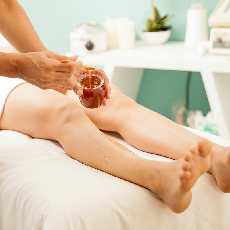 épilation des jambes à la cire chaude